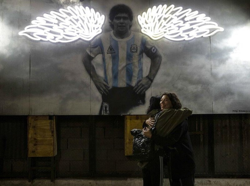 Hari ini setahun lalu, atau tepatnya pada 25 November 2020, Diego Maradona meninggal dunia dalam usia 60 tahun karena serangan jantung. (AP Photo/Rodrigo Abd)