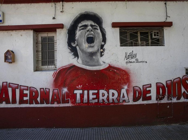 Hari ini setahun lalu, atau tepatnya pada 25 November 2020, Diego Maradona meninggal dunia dalam usia 60 tahun karena serangan jantung. (AP Photo/Rodrigo Abd)