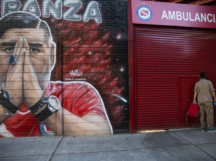 Hari ini setahun lalu, atau tepatnya pada 25 November 2020, Diego Maradona meninggal dunia dalam usia 60 tahun karena serangan jantung. (AP Photo/Rodrigo Abd)