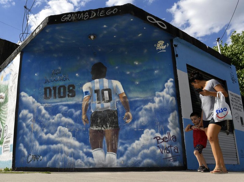 Hari ini setahun lalu, atau tepatnya pada 25 November 2020, Diego Maradona meninggal dunia dalam usia 60 tahun karena serangan jantung. (AP Photo/Gustavo Garello)