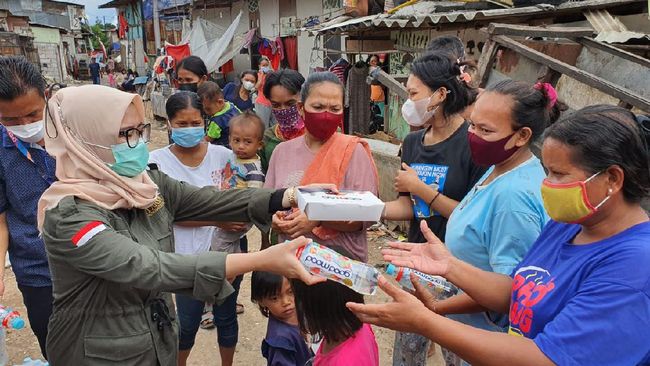 Peduli Warga Tak Mampu, CT ARSA Foundation Salurkan Donasi ke Kampung Pemulung Peduli Warga Tak Mampu, CT ARSA Foundation Salurkan Donasi ke Kampung Pemulung