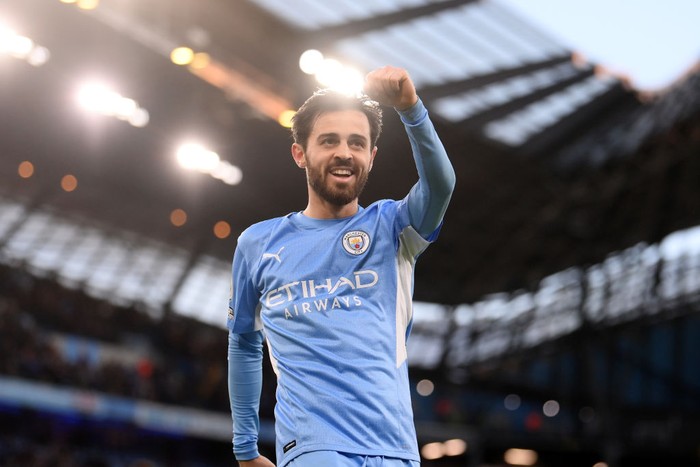 MANCHESTER, ENGLAND - NOVEMBER 21: Bernardo Silva of Manchester City celebrates after scoring their sides third goal during the Premier League match between Manchester City and Everton at Etihad Stadium on November 21, 2021 in Manchester, England. (Photo by Laurence Griffiths/Getty Images)