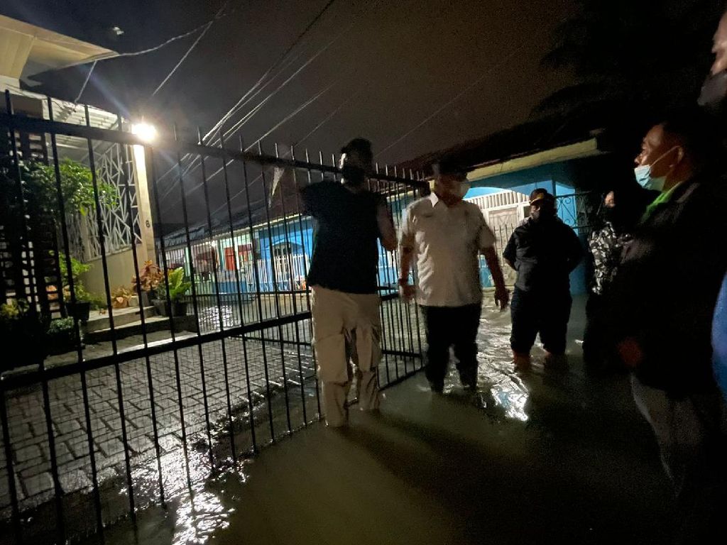 Temui Warga Terdampak Banjir di Medan, Bobby Janji Beri Solusi