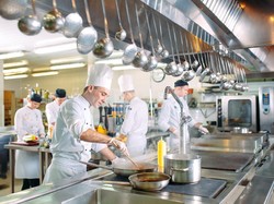 Mau Jual Makanan di Cloud Kitchen? Simak Cara Lengkapnya di Sini!