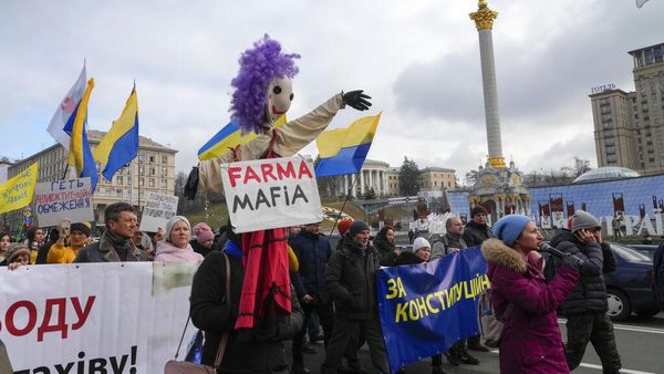 Corona Ngegas di Eropa, Warga Ukraina Demo Tolak Vaksin-Pembatasan