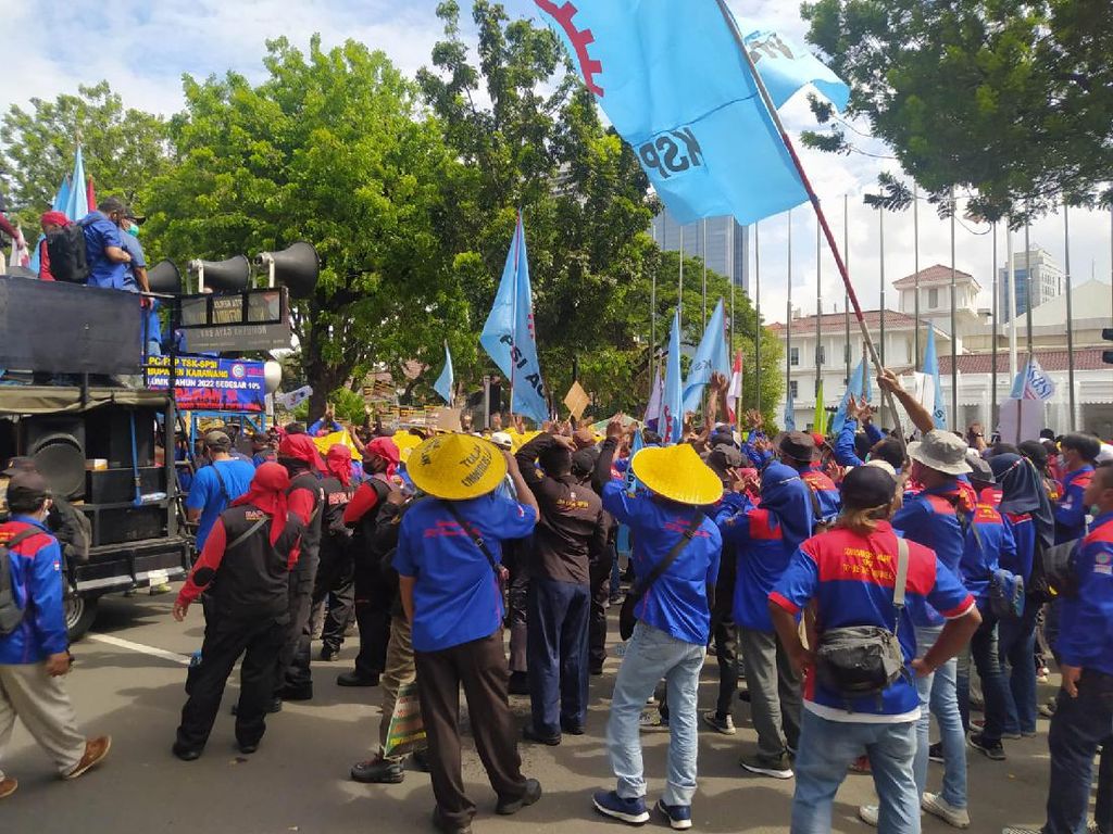 Ada Demo Buruh Lagi di Balai Kota DKI, Tuntut UMP Naik 5 Persen