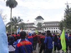 MK Perintahkan UU Cipta Kerja DIperbaiki, Ini Respons Buruh di Bandung