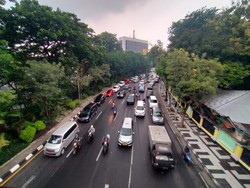 Surabaya Disebut Kota Termacet di Indonesia, Wali Kota Eri: Cek di Mana?