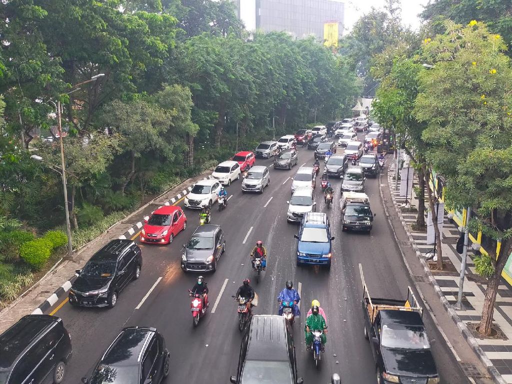 Surabaya Disebut Kota Termacet Pertama di Indonesia Surabaya Disebut Kota Termacet Pertama di Indonesia