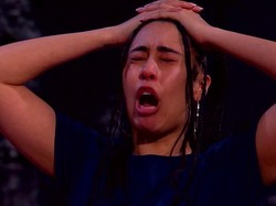 Ditantang Makan Cingur Sapi, Wanita Ini Menangis dan Menjerit Histeris