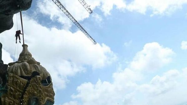 Aksi Ngeri-ngeri Sedap Dzunot, Sosok Viral di Atas GWK