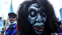 Hiii... Genderuwo Ikut Demo Buruh di Jakarta