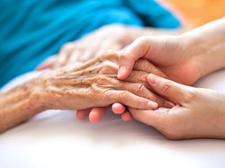 Tanda-tanda Orang Mau Meninggal Menurut Ahli: Kulit Berbintik Keunguan