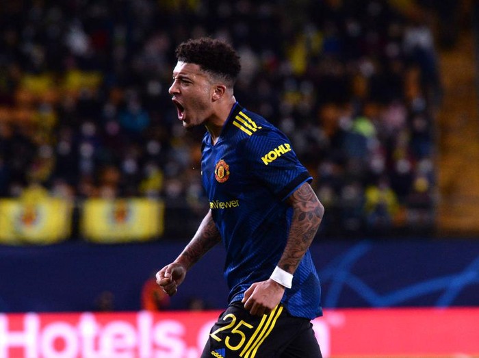 VILLARREAL, SPAIN - NOVEMBER 23: Jadon Sancho of Manchester United celebrates after scoring their side's second goal during the UEFA Champions League group F match between Villarreal CF and Manchester United at Estadio de la Ceramica on November 23, 2021 in Villarreal, Spain. (Photo by Aitor Alcalde/Getty Images)