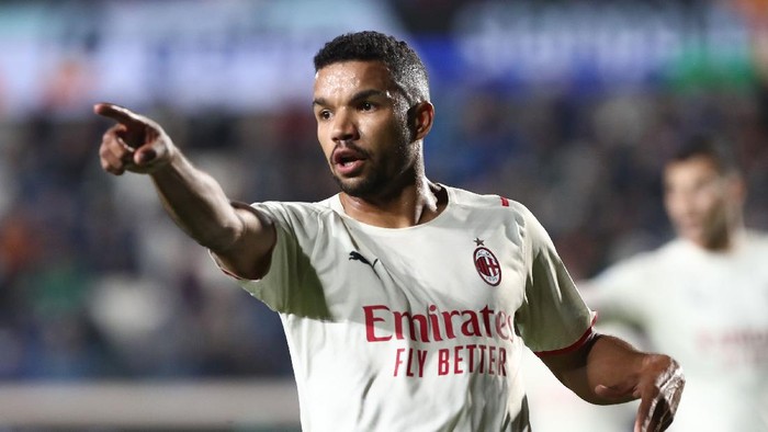 BERGAMO, ITALY - OCTOBER 03: Junior Messias of AC Milan gestures during the Serie A match between Atalanta BC v AC Milan  at Gewiss Stadium on October 03, 2021 in Bergamo, Italy. (Photo by Marco Luzzani/Getty Images)