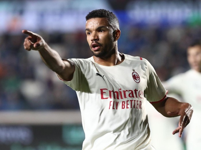 BERGAMO, ITALY - OCTOBER 03: Junior Messias of AC Milan gestures during the Serie A match between Atalanta BC v AC Milan  at Gewiss Stadium on October 03, 2021 in Bergamo, Italy. (Photo by Marco Luzzani/Getty Images)