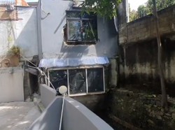 Kafe di Atas Saluran Air di Kemang Dibongkar!