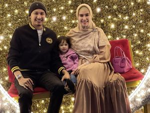 8 Foto Kartika Putri Liburan di AS Jarang Makeup Demi Tak Repot Saat Wudhu