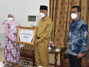 Kemenperin Serahkan 1.000 Tabung Oksigen & Regulator ke Pemprov Sumbar Kemenperin Serahkan 1.000 Tabung Oksigen & Regulator ke Pemprov Sumbar