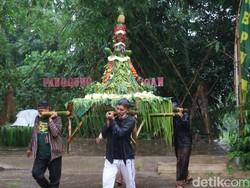 Lestarikan Ajaran Sunan Muria, Warga Dawe Gelar Kirab Pager Mangkuk