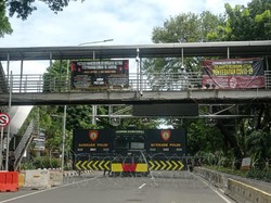 Ada Demo Buruh, Lalin Patung Kuda ke Istana Ditutup Kawat Berduri