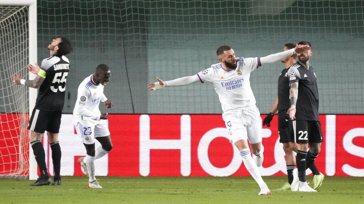 Real Madrid memastikan tiket ke 16 besar Liga Champions. (Foto: AP/Sergei Grits)