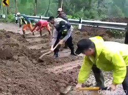 Dua Titik Longsor Terjadi di Kawasan Wisata Bromo