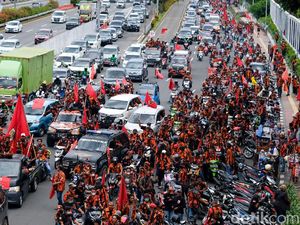 Imbas Massa Pemuda Pancasila Demo ke DPR, Lalin Gatot Subroto Tersendat Imbas Massa Pemuda Pancasila Demo ke DPR, Lalin Gatot Subroto Tersendat