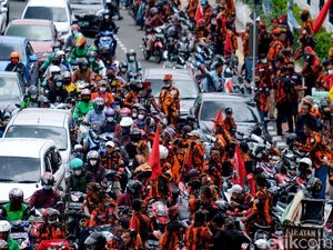 Massa Pemuda Pancasila Geruduk Gedung DPR, Lalin Tersendat