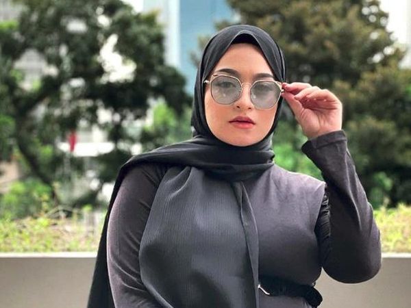 10 Pesona Selebriti Indonesia yang Lagi Hamil