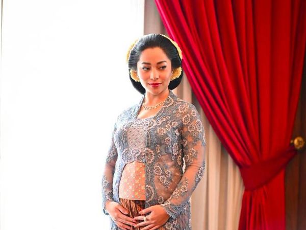 7 Potret Nikita Willy Pakai Kebaya Jawa