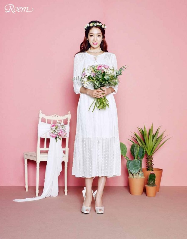 Park Shin Hye kenakan gaun pengantin koleksi Roem