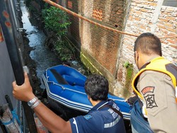 Bocah Dua Tahun Hanyut di Gorong-gorong Surabaya Saat Hujan Mengguyur