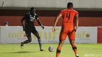Persib sebetulnya sempat mencetak gol kelima di menit ke-85 lewat Beckham Putra. Namun wasit menganulir gol tersebut karena menganggap adik dari Gian Zola itu berada dalam posisi offside meski bola sempat mengenai Ramadhan.