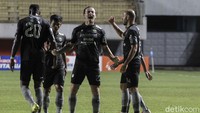 Persib Bandung meraih kemenangan saat bertanding melawan Persiraja Banda Aceh di Stadion Maguwoharjo, Sleman, dalam lanjutan Liga 1, Kamis (24/11/2021) malam.