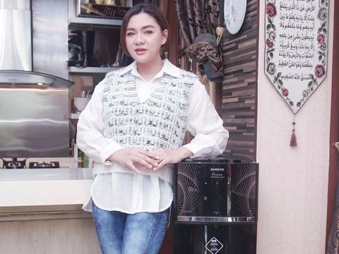 Potret Langsing Vicky Shu