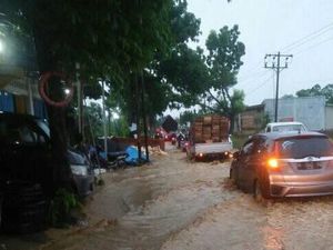 Banjir di Pati, Genangan Air Capai 1 Meter Banjir di Pati, Genangan Air Capai 1 Meter
