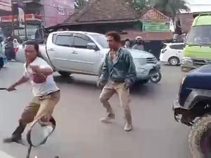 Emosi Bapak Bawa Parang Kejar Polantas Gegara Anak Ditilang