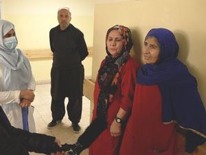 Tak Digaji Berbulan-bulan, Nakes Afghanistan Tetap Bekerja