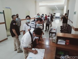 Ramai-ramai Warga KRB Merapi Geruduk DPRD Klaten Protes Jalan Rusak