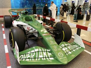 Wow, Ada Mobil Balap Mejeng di Bandara Arab Saudi Wow, Ada Mobil Balap Mejeng di Bandara Arab Saudi