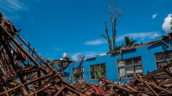 Penampakan Atap Sekolah Ambruk di Lebak