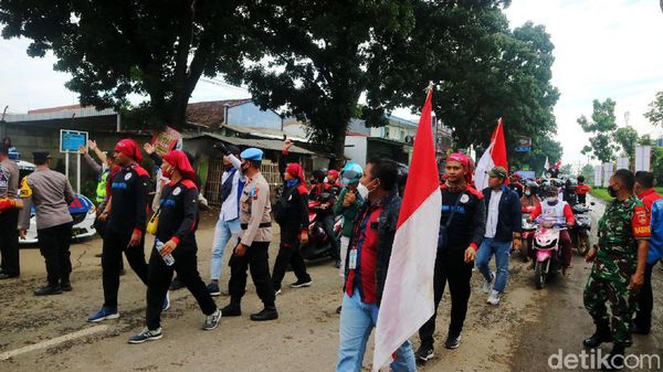 Kenaikan UMK Rendah, Buruh Demo di Kantor Bupati Jepara