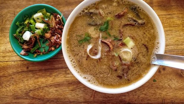 5 Fakta Menarik Coto Makassar Enak Disantap Pakai Buras