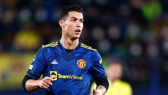 VILLARREAL, SPAIN - NOVEMBER 23: Cristiano Ronaldo of Manchester United looks on during the UEFA Champions League group F match between Villarreal CF and Manchester United at Estadio de la Ceramica on November 23, 2021 in Villarreal, Spain. (Photo by Eric Alonso/Getty Images)