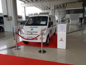 Damri Pakai Armada Mobil Listrik DFSK: Iritnya Rp 200 per KM, tapi Harganya.. Damri Pakai Armada Mobil Listrik DFSK: Iritnya Rp 200 per KM, tapi Harganya..