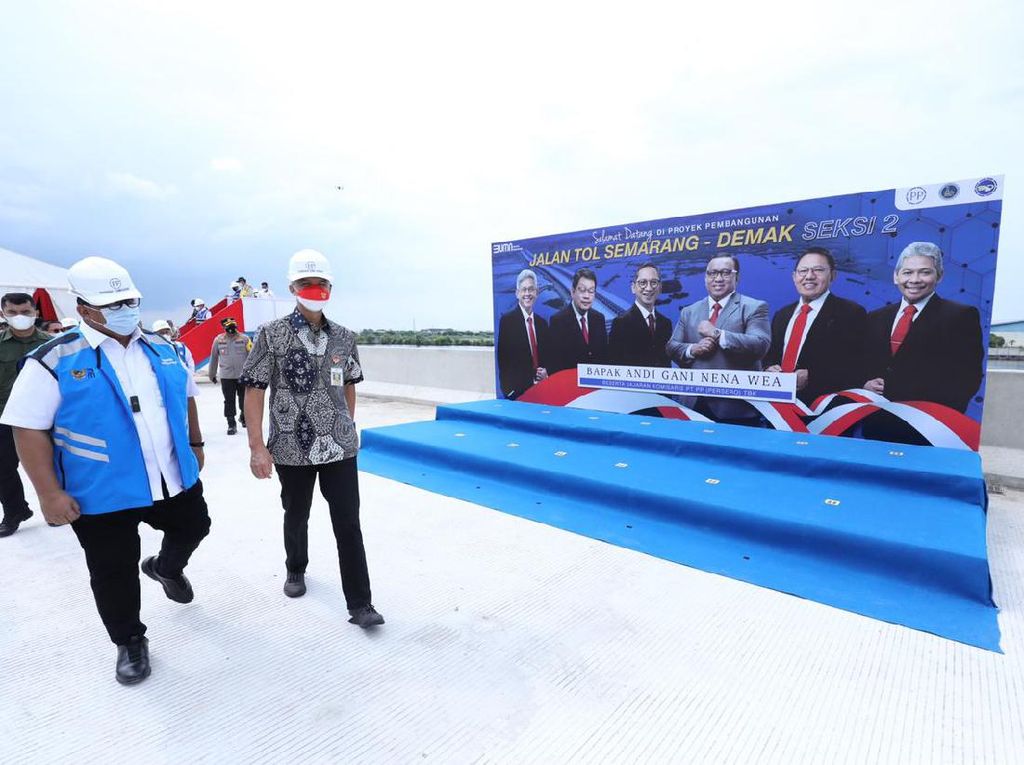 Ganjar Yakin Tol Semarang-Demak Bisa Selesaikan Masalah Rob Ganjar Yakin Tol Semarang-Demak Bisa Selesaikan Masalah Rob