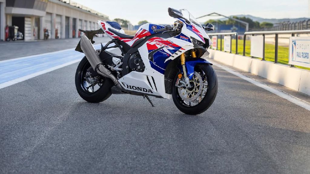 Lihat Lebih Dekat Gantengnya Honda CBR1000RR-R Fireblade Edisi 30 Tahun Lihat Lebih Dekat Gantengnya Honda CBR1000RR-R Fireblade Edisi 30 Tahun