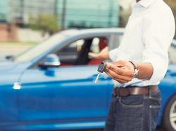 Uang Saya Dibawa Kabur Sales Mobil, Apakah Dealer Wajib Ganti Rugi?