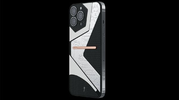 iPhone 13 Ini Dihiasi Lelehan Mobil Tesla, Cocok Buat Fans Elon Musk